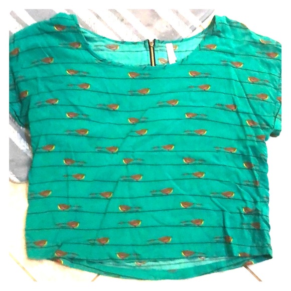 Xhilaration Tops - Bird crop 🐦
